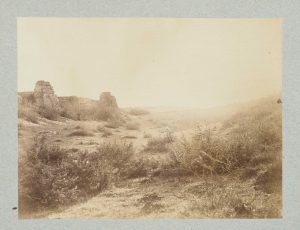 F.T., Vue des rochers blancs vers Roche, s.d. vers 1874-1888.   Épreuve sur  papier albuminé,  25x 35 cm. Coll. part.