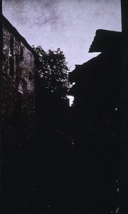 FAR. Rue de Crémieu, négatif papier vertical, 24,5x13,4cm, col. part